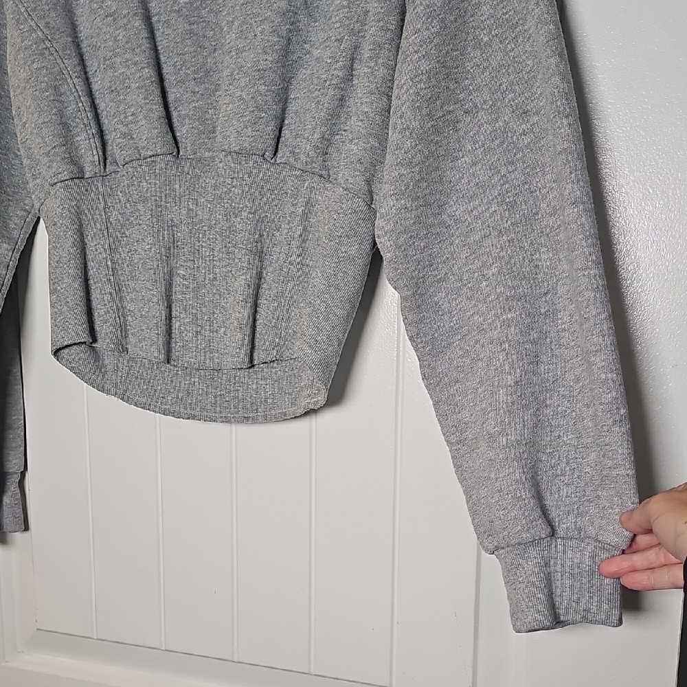 VS M Gray Cropped Sweatshirt - Picture 4 of 13